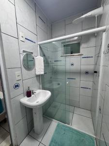 Ένα μπάνιο στο Suíte Monstros SA - Pousada Castelo do Luar +28 φωτογραφίες