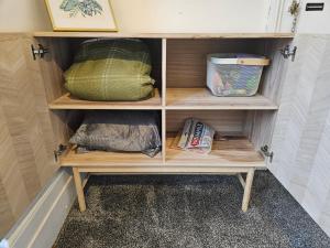 Fotografie z fotogalerie ubytování Ground Floor 1 BDR Flat in Norwood near Station v destinaci Norwood