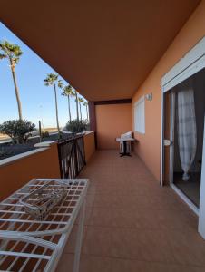 balcone con letto e vista sull'oceano di Los Tinajones a La Oliva Altre 7 foto