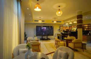 Телевизор и/или развлекательный центр в Winter Palace Malek Hotel