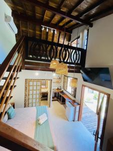 an overhead view of a room with a bed and stairs at Cabana na Natureza Com Hidro - Baoba Suites in Bombinhas