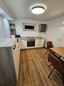 an empty kitchen and dining room with a table at harmonische 2-Zimmer Ferienwohnung in Nörten-Hardenberg