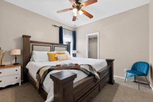 Postel nebo postele na pokoji v ubytování Spacious 5BR *River Float *Pool *Fire Pit *