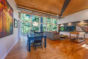 Et opholdsområde på Happenstance Vineyards King Rooms