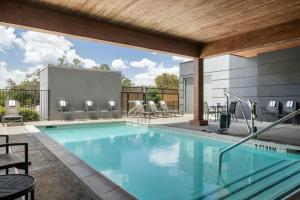 La alberca dentro o cerca de Fairfield by Marriott Inn & Suites San Antonio Medical Center