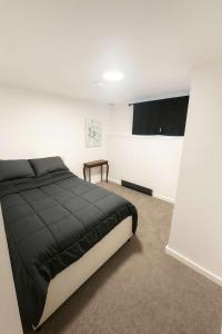 Fotografie z fotogalerie ubytování Sooke Two-Bedroom Suite with Mountain View v destinaci Sooke