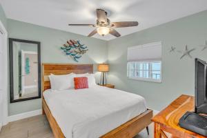 Postel nebo postele na pokoji v ubytování Ocean Pointe beach front Condo + 17 fotografií