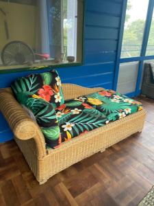 Khu vực ghế ngồi tại Howler House over the River +54 ảnh