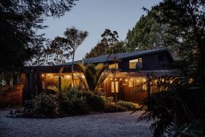 O grădină în afara Enchanted - West Coast Private Wonderland