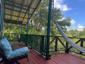 Ban công/sân hiên tại Howler House over the River