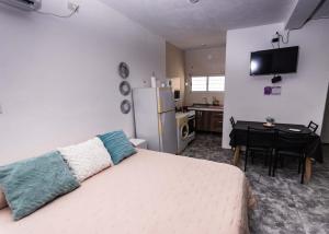 TV a/nebo společenská místnost v ubytování El jacaranda Alojamiento Diario