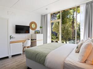 Postel nebo postele na pokoji v ubytování Peninsula Beach Motel