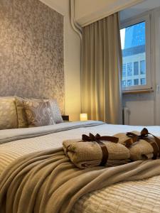 En eller flere senge i et værelse på Spacious 2 bedroom Apartment in Warsaw Centre, Fast Wi-Fi, Self Check In, Family & Work Friendly