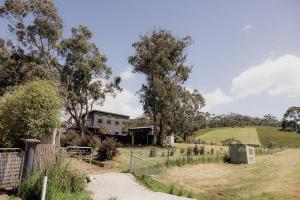 Φωτογραφία από το άλμπουμ του The Beach Box at Big Roaring Beach Tasmania σε Surveyors Bay