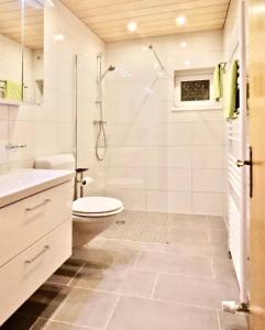 Ванная комната в Aparthaus Bianca +35 фотографий
