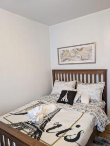 En eller flere senge i et værelse på Belle chambre 2 pas Hôpital UQTR Services