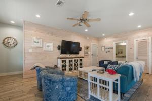 a living room with a couch and a tv at PRIME Coral Dreams Walk to Beach Pool Pets Near The Hangout Parking in Gulf Shores +40 photos