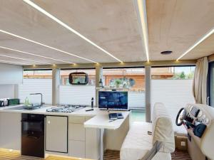 TV a/nebo společenská místnost v ubytování Harbor Suite Templin