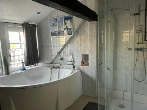 Koupelna v ubytování Holiday home with 2 bedrooms + 10 fotografií