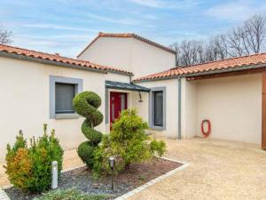 a snake sculpture in front of a house at DUXCAAR Mervent in Mervent