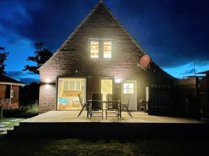 Το κτήριο όπου στεγάζεται  η παραθεριστική κατοικία +6 φωτογραφίες