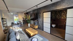 a living room with a couch and a table at Ferienhaus-Kleine-Austernperle in Dornumersiel