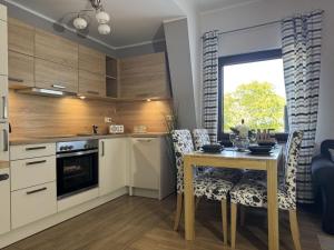 Кухня или мини-кухня в Holiday apartment with 1 bedroom
