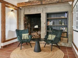 Posezení v ubytování Holiday home in Göhl with swimming pool