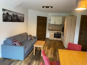 Kuchyň nebo kuchyňský kout v ubytování Holiday apartment with 10 bedrooms + 25 fotografií