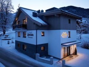 Holiday apartment with 10 bedrooms v zimě