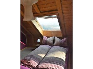 En eller flere senge i et værelse på Holiday apartment with 2 bedrooms