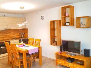 Μια τηλεόραση ή/και κέντρο ψυχαγωγίας στο 1 in the Linder holiday home