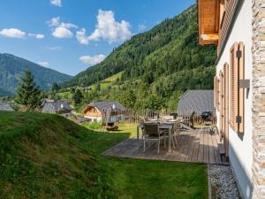Vista general de una montaña o vista desde el chalet de montaña