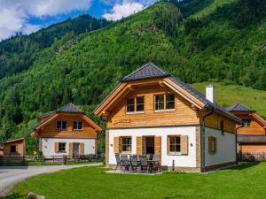 a house with a mountain in the background at Haus Lilyan in Donnersbachwald