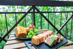 a plate of bread and fruit on a table at 那須Bitsは1棟貸で愛犬と過ごせる宿でBBQ無料プロジェクター完備 in Nasu