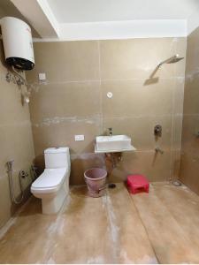 Ένα μπάνιο στο Blest Inn Kasol +32 φωτογραφίες