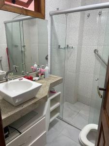 Ένα μπάνιο στο Apartamento Aconchegante