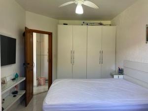 Ένα ή περισσότερα κρεβάτια σε δωμάτιο στο Apartamento Aconchegante