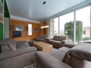 Χώρος καθιστικού στο Spacious Home with Garden