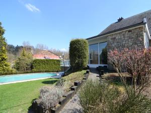 Πισίνα στο ή κοντά στο Spacious Home with Garden