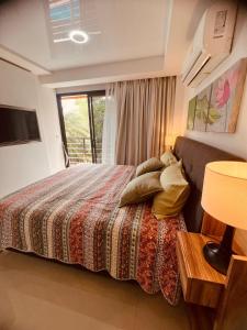 En eller flere senge i et værelse på Apartments MBC 1308 + 24 billeder