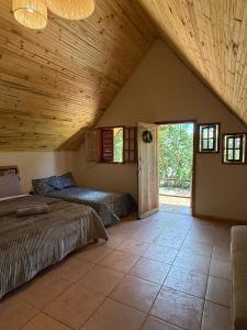 Ένα ή περισσότερα κρεβάτια σε δωμάτιο στο Chalé Coração da Zilda