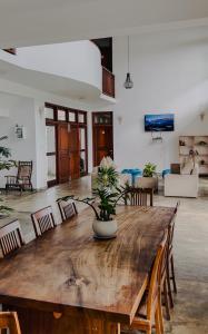 Гостиная зона в 360 Surf Weligama Bay