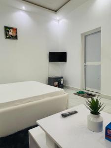 Postel nebo postele na pokoji v ubytování RESIDENCE EL HADJI ANNEXE - les Mamelles