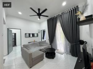 Et opholdsområde på Maryam Homestay D' Bachok + 5 billeder