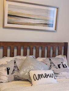 Postel nebo postele na pokoji v ubytování Chambre confortable 2 pas Hôpital Université Services