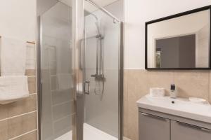 Et badeværelse på Estuary Watch + 45 billeder