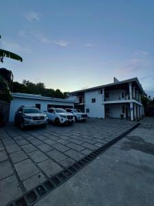 a group of cars parked in a parking lot at Hostal Boutique Isabel in Managua +9 photos