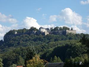 Nespecifikovaný výhled na hory nebo výhled na hory při pohledu z prázdninového domu + 7 fotografií