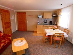 Kuchyň nebo kuchyňský kout v ubytování Holiday apartment with 1 bedroom